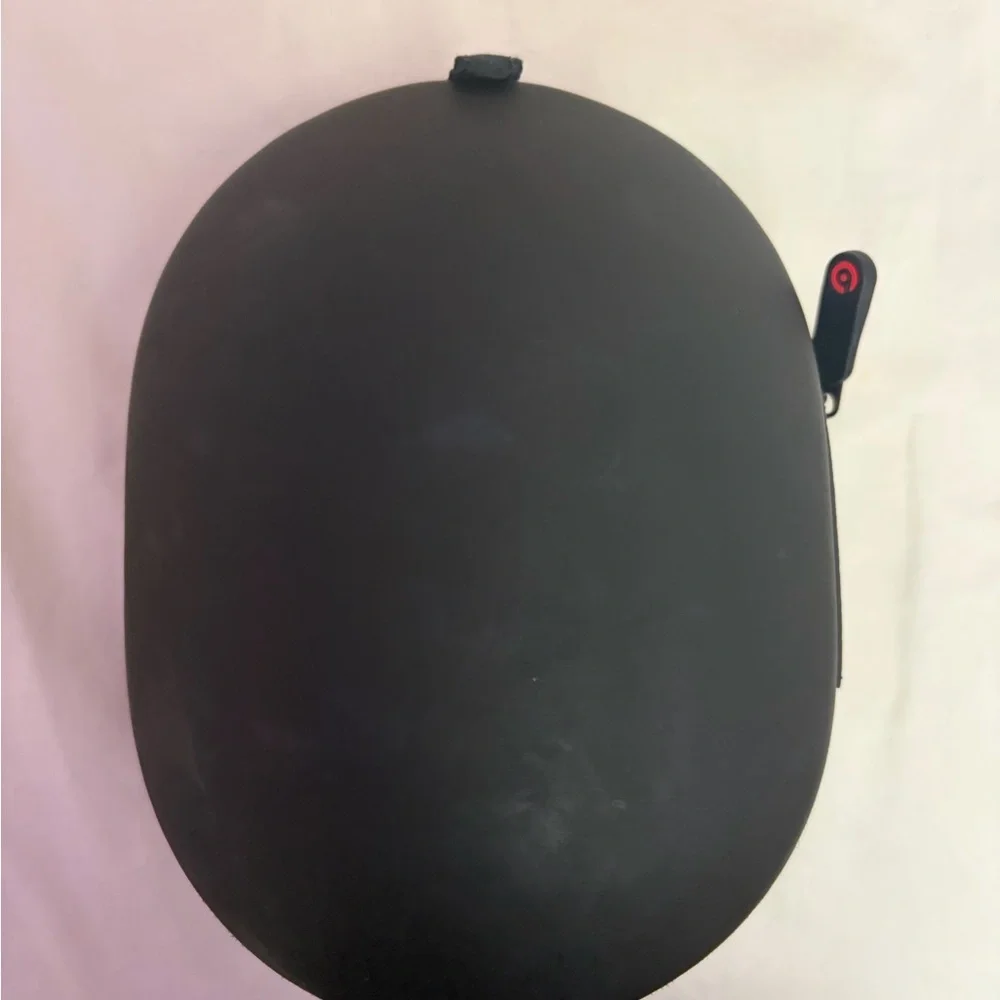 Beats Studio3 Wireless Over-Ear Noise Cancelling Bluetooth Headphones - Picture 3 of 10